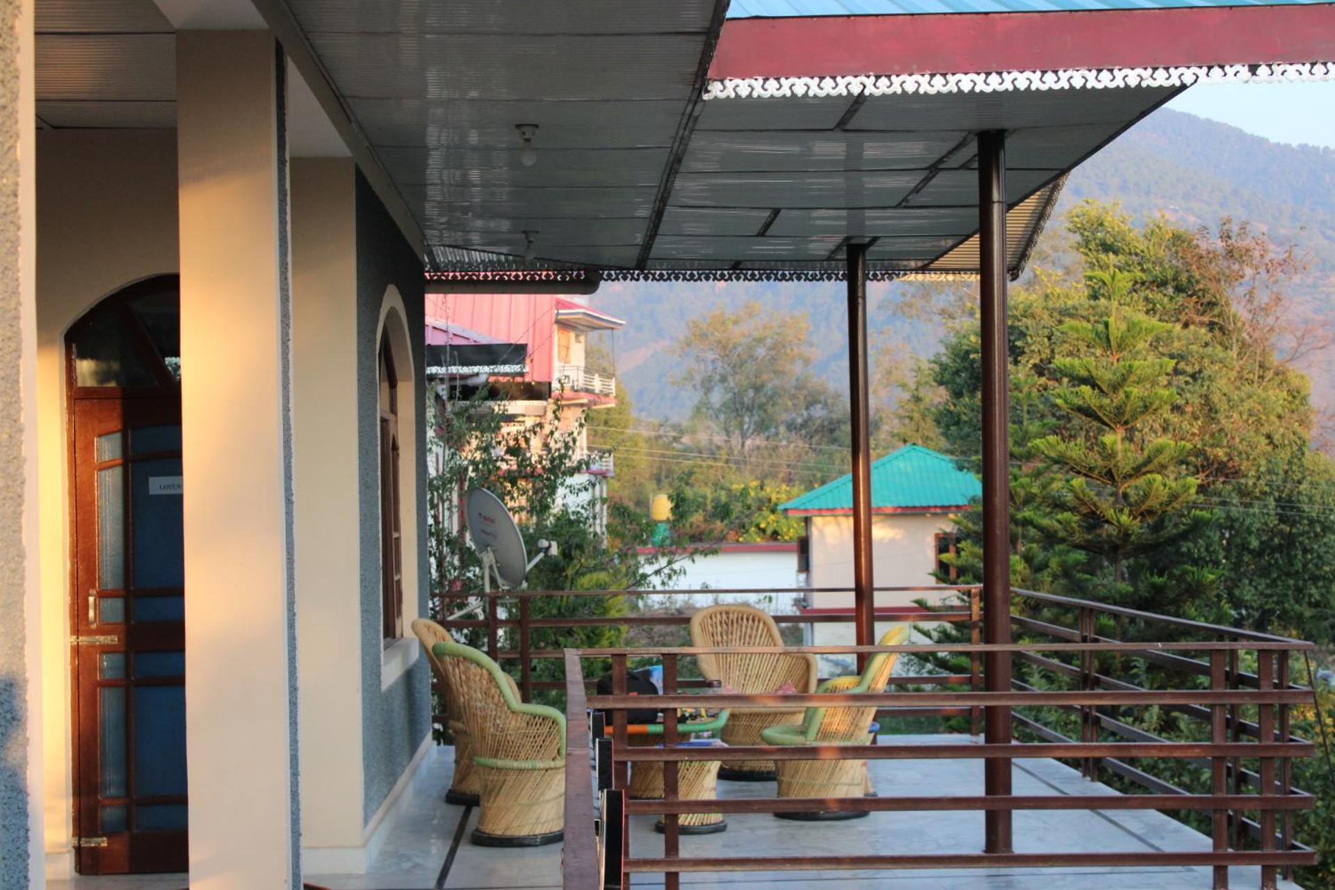 Aditya Homestay Bir-Billing Surrounded By Mountains Bagian luar foto